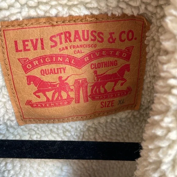 Levi's Classic Blue Denim Jacket with Sherpa Collar - Picture 2 of 4